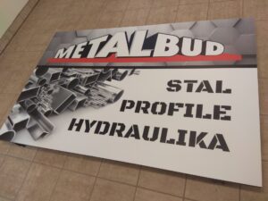 Baner reklamowy dla firmy oferującej stal profile i hydraulikę.