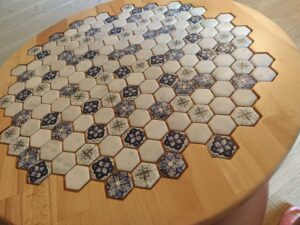 Stolik dekoracyjny - przykład realizacji z oferowanych przez nas usług.